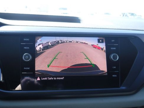 Used 2022 Volkswagen Taos SE image 16