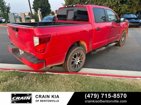 Used 2022 Nissan Titan SV AWD/4WD image 3