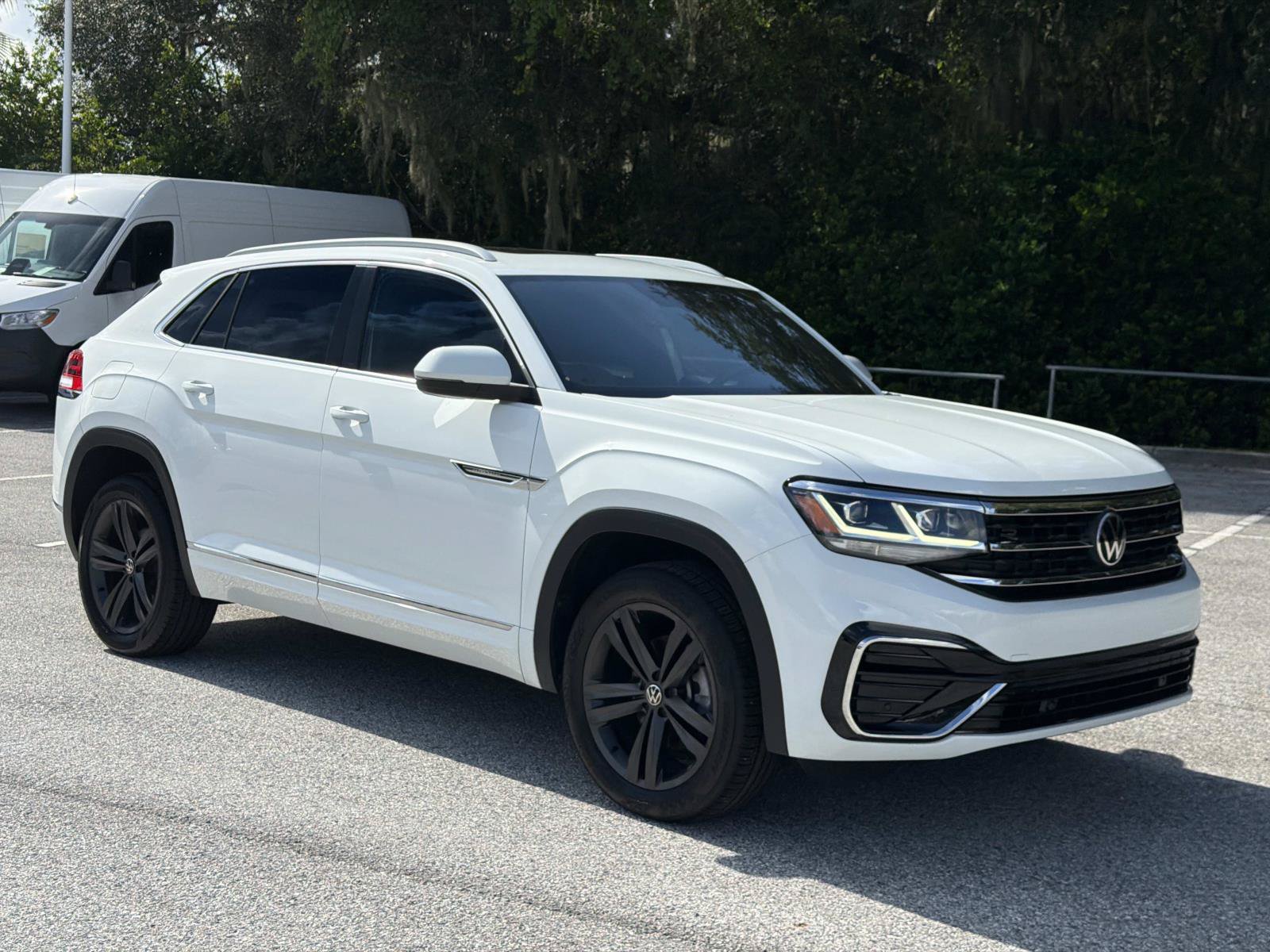 Used 2022 Volkswagen Atlas Cross Sport SEL R-Line AWD/4WD image 2