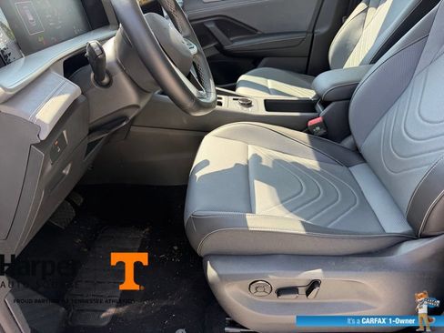 Used 2025 Volkswagen Tiguan SE w/ Panoramic Sunroof Package AWD/4WD image 13