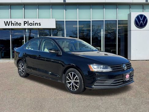 Used 2017 Volkswagen Jetta SE FWD image 1