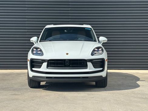 Certified 2025 Porsche Macan image 10