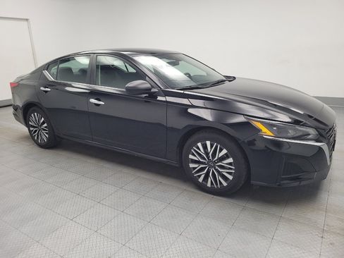 Used 2024 Nissan Altima 2.5 SV image 11