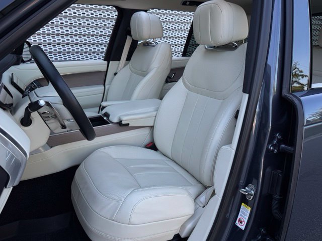 Used 2025 Land Rover Range Rover SE AWD/4WD image 9