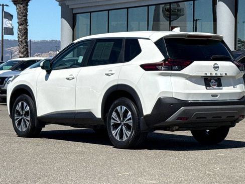 Used 2023 Nissan Rogue SV FWD image 8