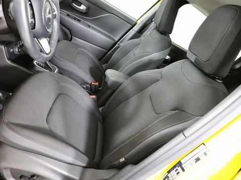 Used 2023 Jeep Renegade Latitude w/ Premium Group AWD/4WD image 10