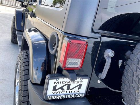 Used 2016 Jeep Wrangler Unlimited Sahara w/ Connectivity Group AWD/4WD image 27