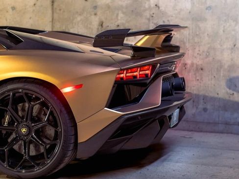Used 2021 Lamborghini Aventador SVJ AWD/4WD image 7