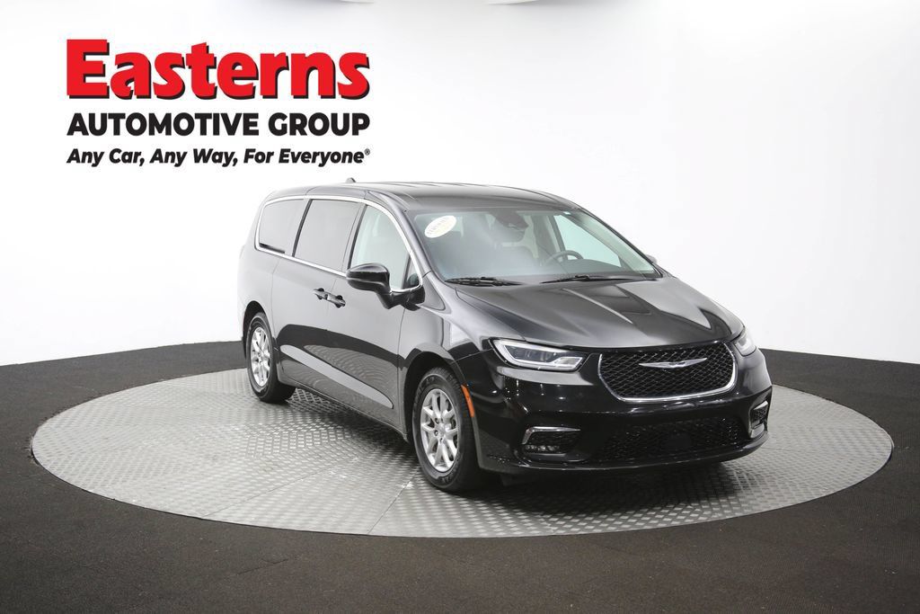 Used 2023 Chrysler Pacifica Touring-L FWD image 52