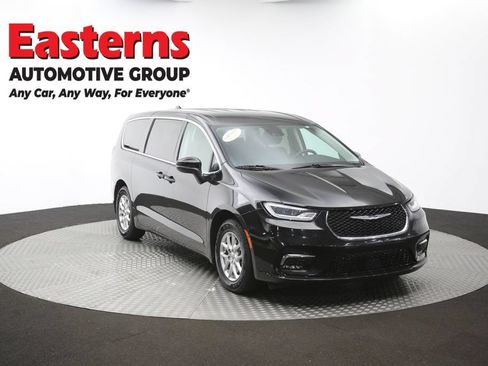 Used 2023 Chrysler Pacifica Touring-L FWD image 52
