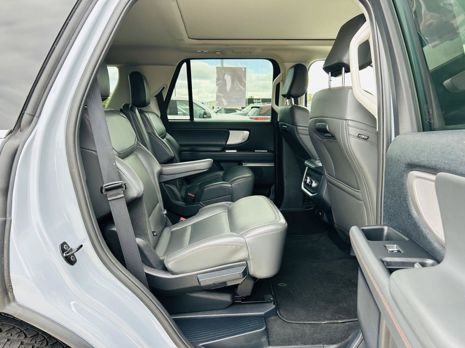 Used 2025 Ford Expedition Active AWD/4WD image 38