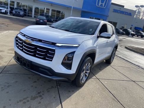 Used 2025 Chevrolet Equinox LT image 4