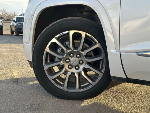 Used 2023 GMC Acadia Denali w/ Denali Ultimate Package AWD/4WD image 8