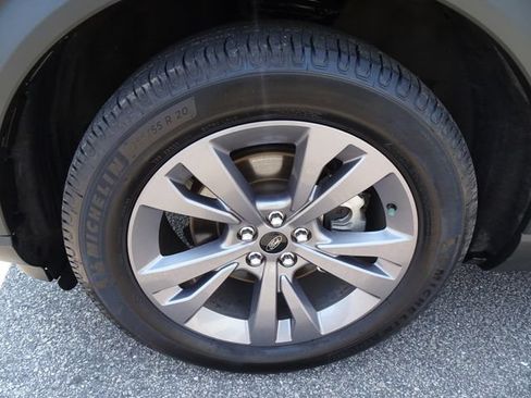 Used 2022 Ford Explorer XLT w/ Equipment Group 202A RWD image 38