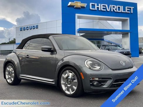 Used 2019 Volkswagen Beetle 2.0T SE FWD image 1