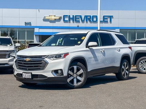Used 2020 Chevrolet Traverse LT w/ LT Premium Package AWD/4WD image 1
