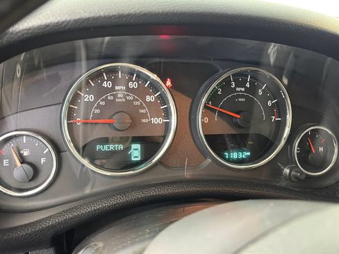 Used 2016 Jeep Wrangler Unlimited Rubicon w/ Connectivity Group AWD/4WD image 15