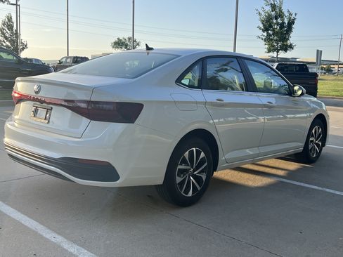 Certified 2025 Volkswagen Jetta S FWD image 9