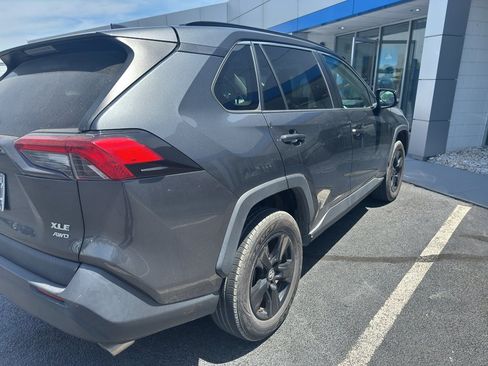 Used 2020 Toyota RAV4 XLE w/ Convenience Package AWD/4WD image 3