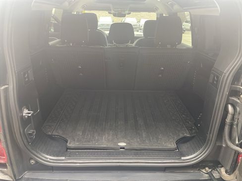 Used 2025 Land Rover Defender 110 X-Dynamic SE image 15