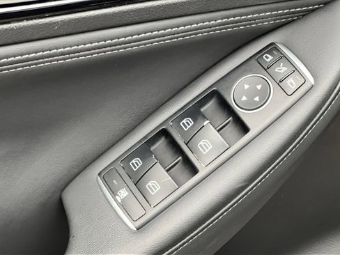 Used 2017 INFINITI QX30 AWD image 12