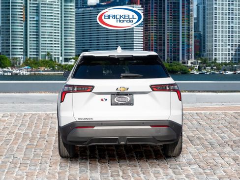 Used 2025 Chevrolet Equinox LT w/ Safety and Technology Package image 6
