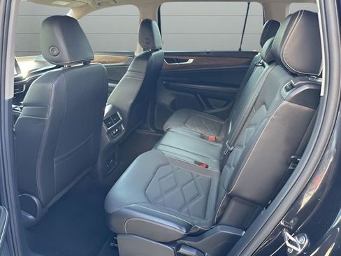 Used 2024 Volkswagen Atlas SE image 11