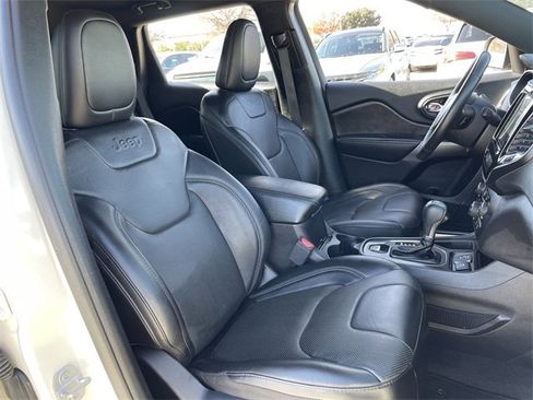 Used 2019 Jeep Cherokee High Altitude image 25