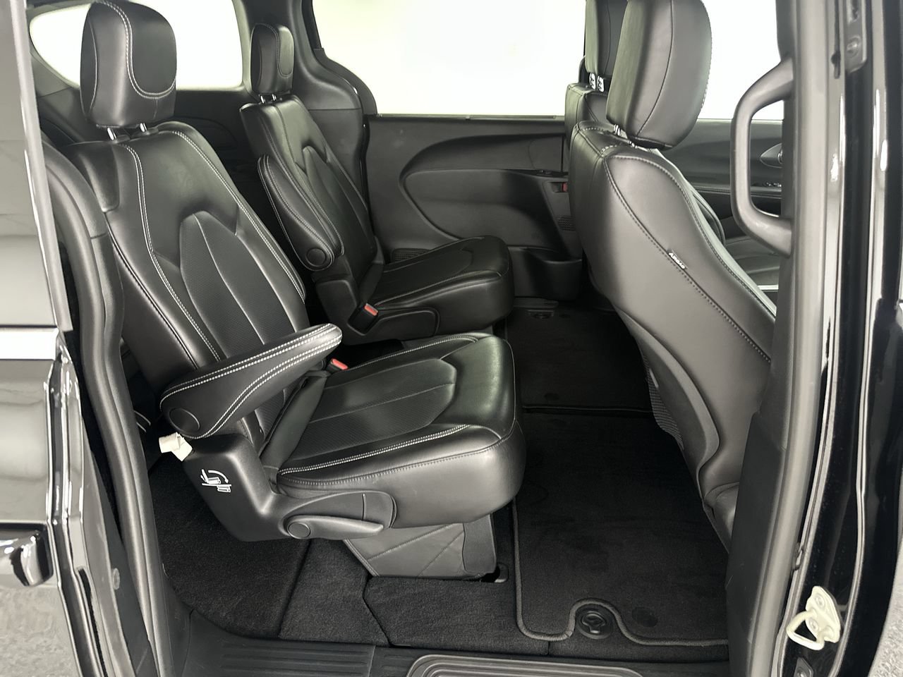 Used 2026 Chrysler Pacifica Select AWD/4WD image 22