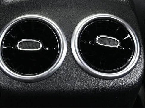 Used 2023 Mercedes-Benz CLA 250 4MATIC image 15