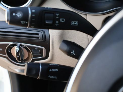Used 2016 Mercedes-Benz GLC 300 4MATIC image 27