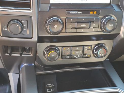 Used 2019 Ford F250 XLT w/ XLT Premium Package image 19