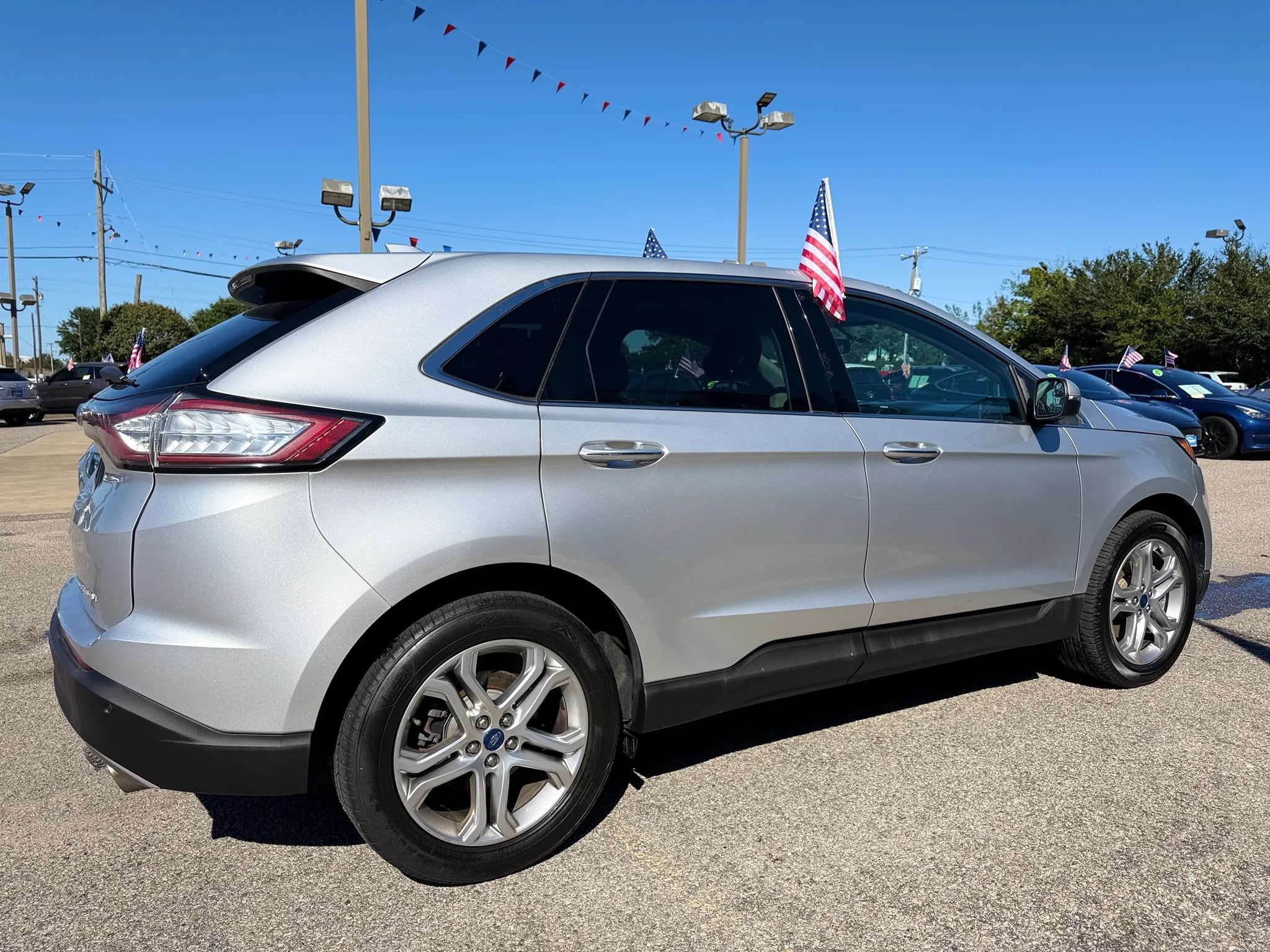 Used 2018 Ford Edge Titanium FWD image 18