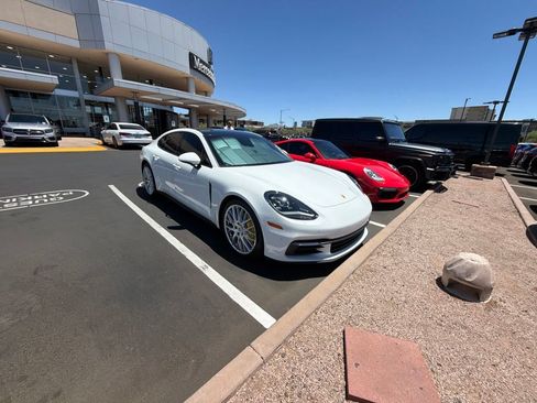 Used 2019 Porsche Panamera RWD image 2