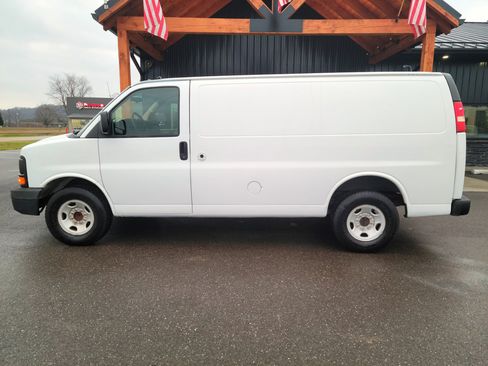 Used 2011 Chevrolet Express 2500 image 22