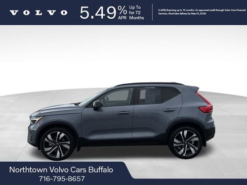 Used 2023 Volvo XC40 B5 Plus w/ Driver Assist Package AWD/4WD image 2