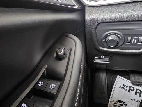 Used 2021 Jeep Grand Cherokee L Laredo image 24