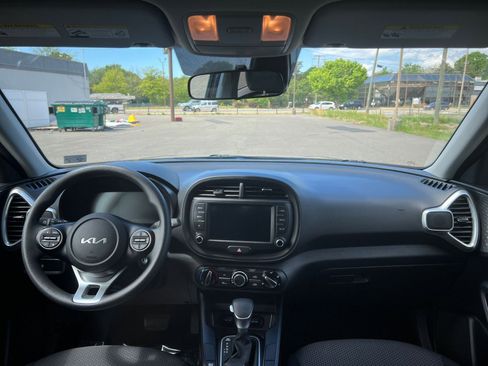 Used 2025 Kia Soul LX w/ LX Technology Package FWD image 31