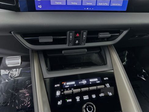 New 2026 Porsche Macan Turbo Electric AWD/4WD image 18