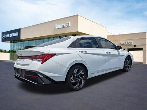 Certified 2024 Hyundai Elantra SEL w/ Convenience Package FWD image 5