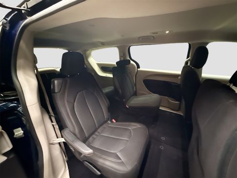 Used 2017 Chrysler Pacifica LX w/ Tire & Wheel Group image 26