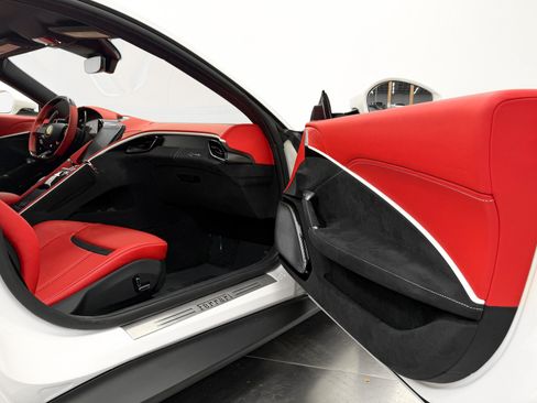 Used 2024 Ferrari Roma RWD image 27