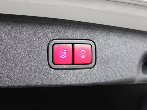 Used 2013 Mercedes-Benz E 350 Sedan image 34