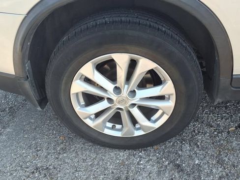 Used 2015 Nissan Rogue SV FWD image 7