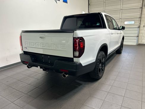 Used 2025 Honda Ridgeline Black Edition image 3