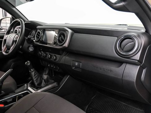 Used 2019 Toyota Tacoma TRD Off-Road AWD/4WD image 12