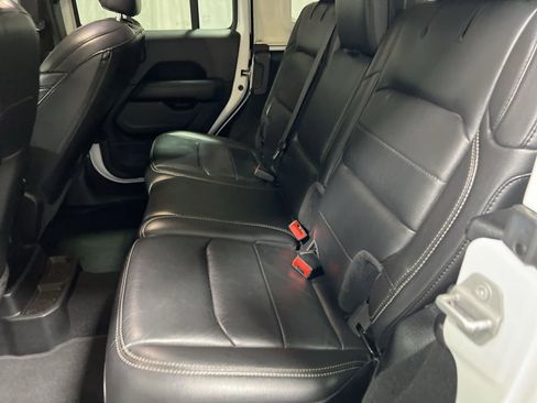 Used 2020 Jeep Wrangler Unlimited Sahara image 17