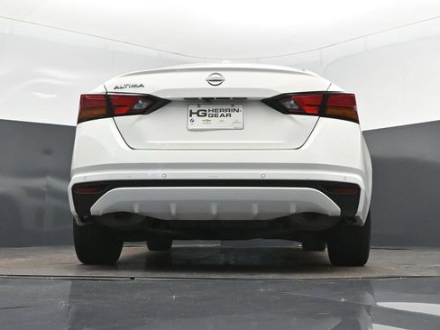 Used 2025 Nissan Altima 2.5 SV FWD image 40