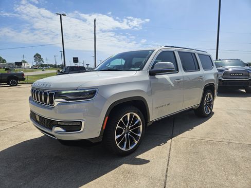 Used 2022 Jeep Wagoneer Series III w/ Premium Group I AWD/4WD image 3