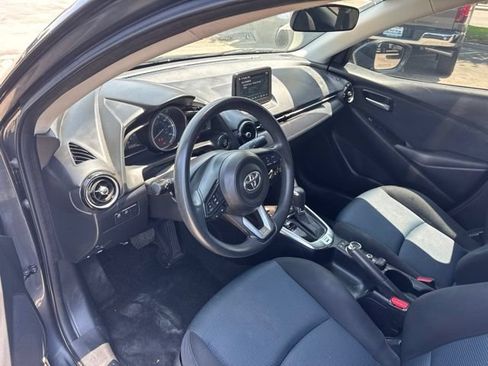Used 2019 Toyota Yaris LE FWD image 7